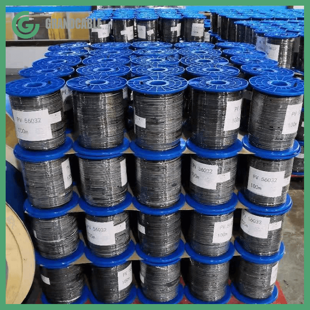 ZAPATILLAS AIR ZOOM VOMERO 15 NIKE | MINIONS REEBOK