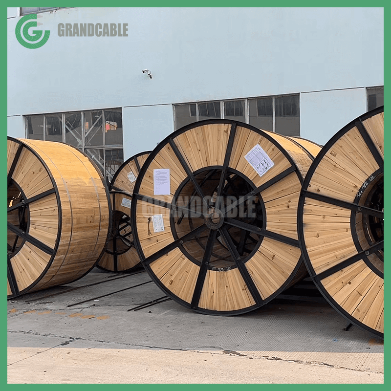 Cable, 35-kV, aluminum, 750 KCMIL, paralleled cross-linked polyethylene insulated, Linear Low Density Polyethylene (LLDPE) jacketed